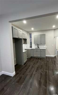 3 beds, 1 bath, $3,464, Unit 2A