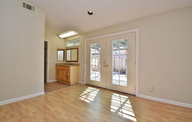 $3,790 4 BEDROOM VERY NICE REMODELED CENTRAL FREMONT HOME