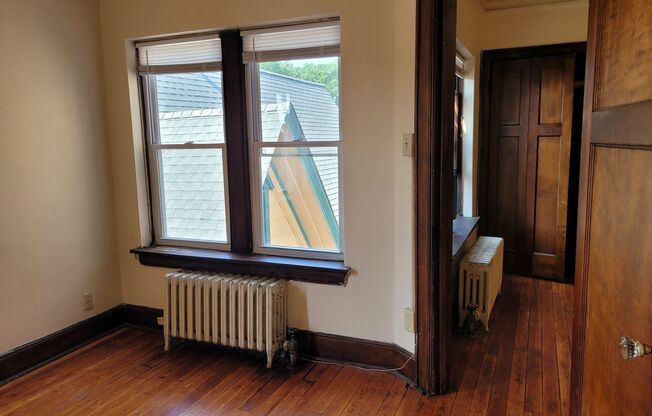 1 bed, 1 bath, $995, Unit 302