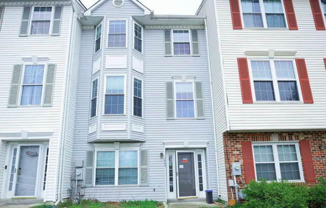 1747 WOOD CARRIAGE WAY