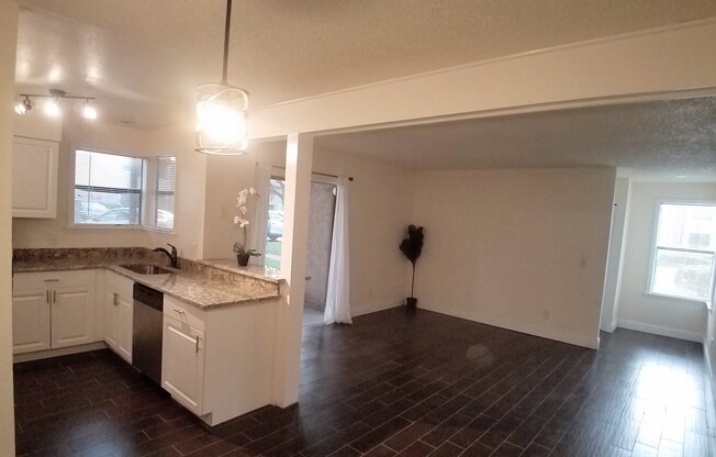 Fabulous Full Remodeled 1/1 Winter Park Condo x Rent in front of Full Sail !