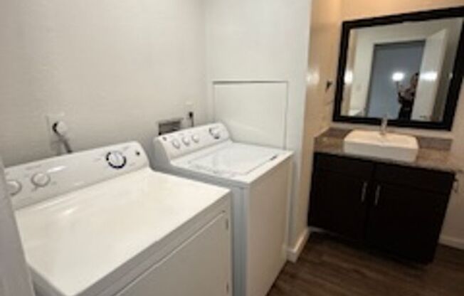 1 bed, 1 bath, 700 sqft, $995, Unit 202