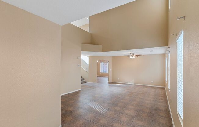 Beautiful 4 Bed 2.5 Bath Vaulted Ceilings, Covered Patio