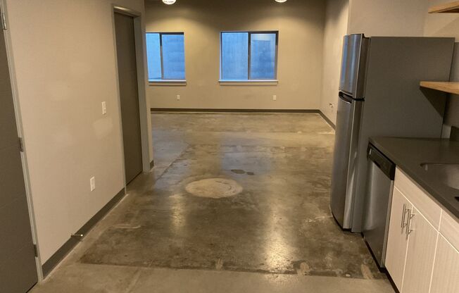 Studio, 1 bath, 679 sqft, $1,250, Unit B07