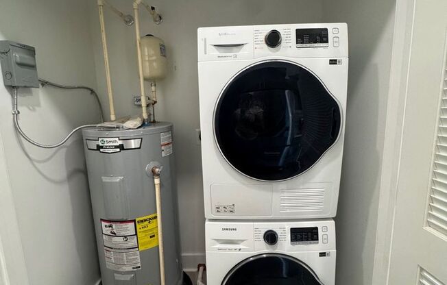 2 beds, 2 baths, 839 sqft, $1,600, Unit 400