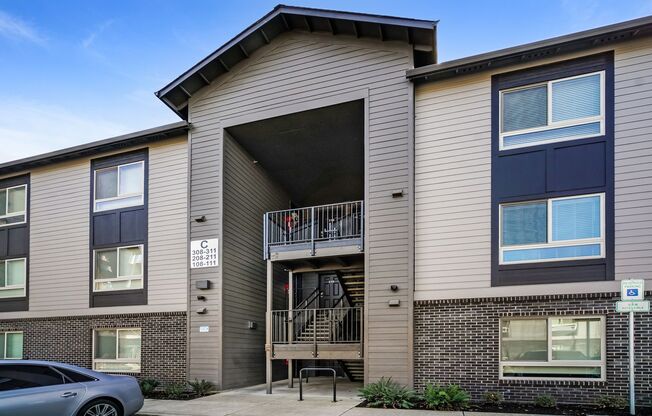 1 bed, 1 bath, 655 sqft, $1,395, Unit 210