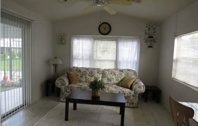 Cozy 1 bedroom in 55+ Resort Style Community