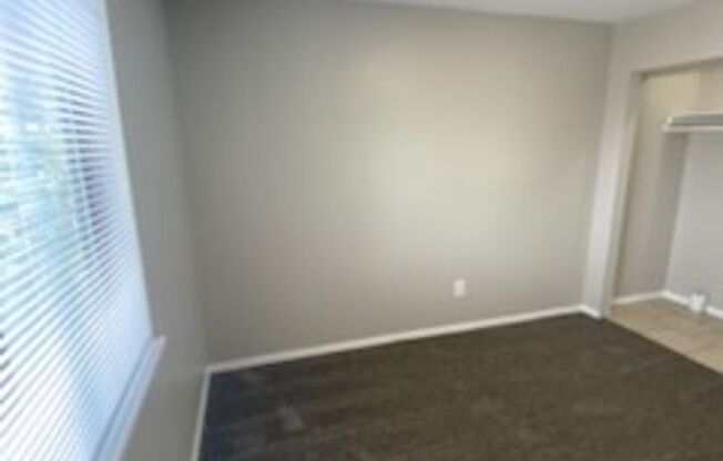 2 beds, 1 bath, 1,105 sqft, $875, Unit 2703-304