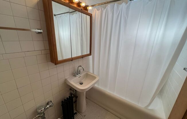 Studio, 1 bath, 425 sqft, $1,665, Unit 429-303