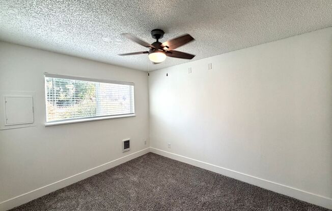 2 beds, 1 bath, 890 sqft, $1,415, Unit 13