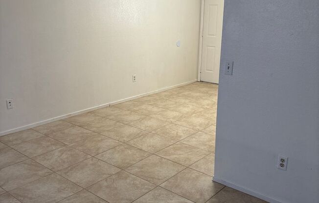 2 beds, 1 bath, $1,000, Unit 74029 Cactus Unit A