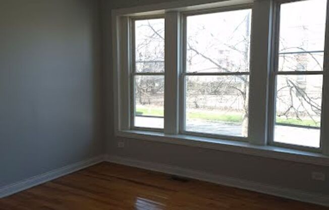 4157 W Adams