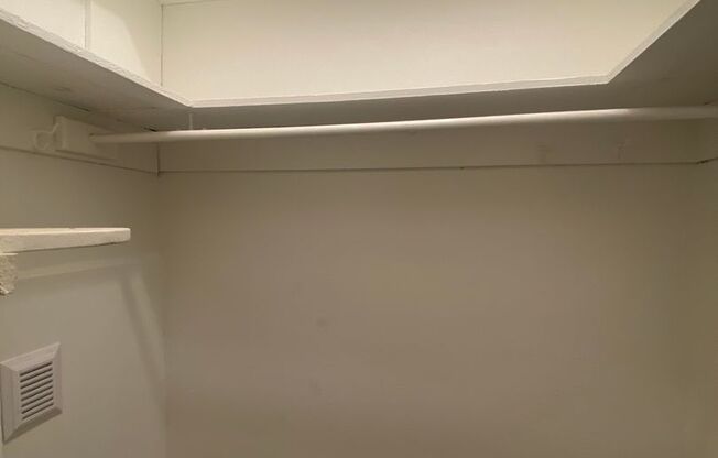 1 bed, 1 bath, 572 sqft, $1,510, Unit Old King Edward 15