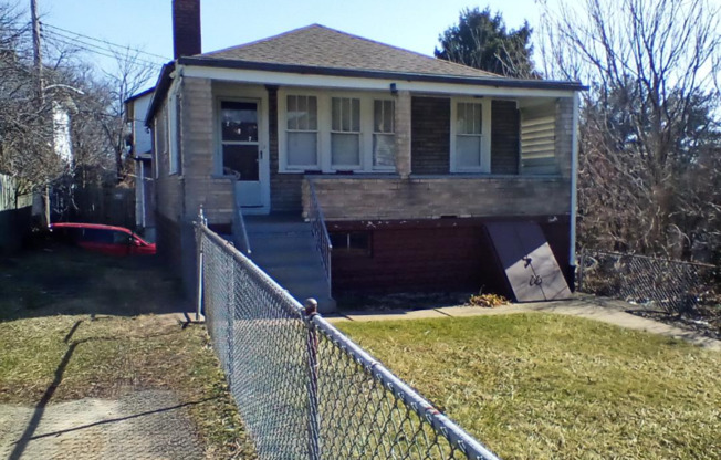 207 AURILLE ST