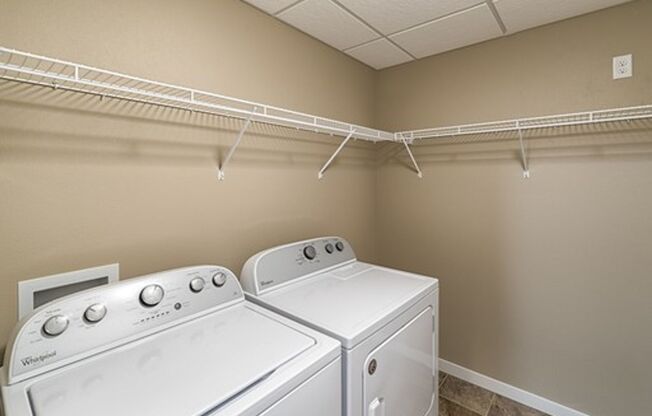 Studio, 1 bath, 594 sqft, $985, Unit 302