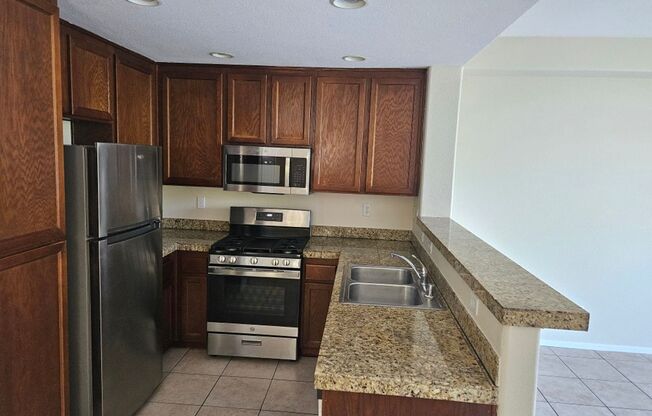 2 Bedroom & 2.5 Bathroom wonderful Condominium in Chula Vista
