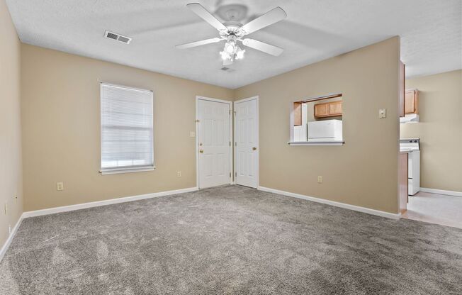 2 beds, 1 bath, 800 sqft, $810, Unit 125 Briarwood Drive #1