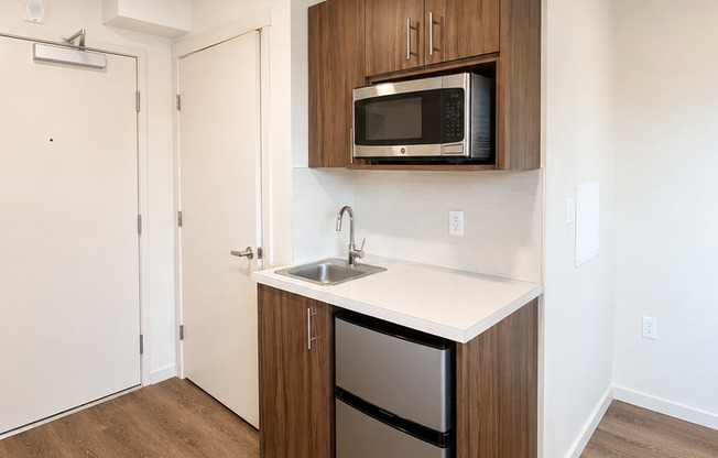 Studio, 1 bath, 175 sqft, $999, Unit 214