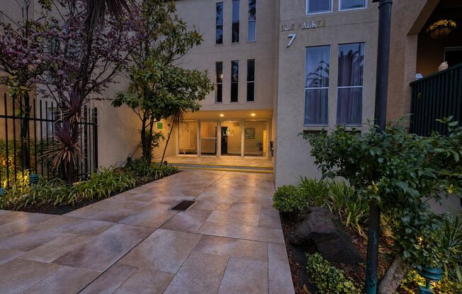 Nice Top Floor Unit Located in the Desired Greenwood Condominiums is Available Now!