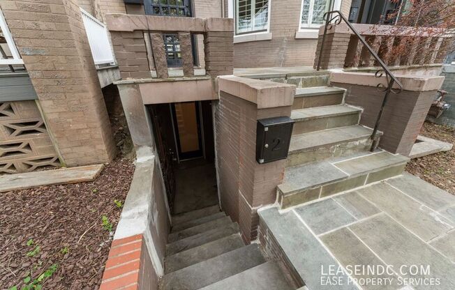 2421 1 ST NW