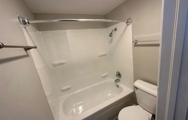 2 beds, 2 baths, 913 sqft, $895