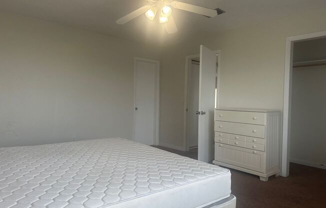 2 beds, 1 bath, $1,350, Unit Upper