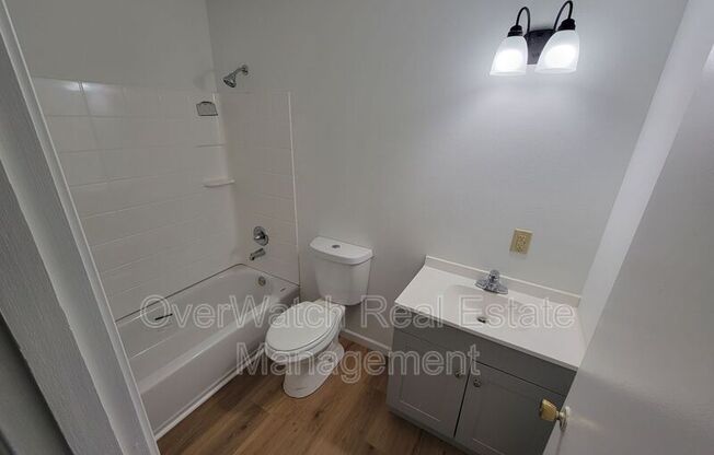 326 E 10 AVE