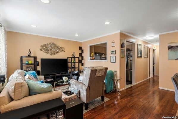 3 beds, 1 bath, $2,800