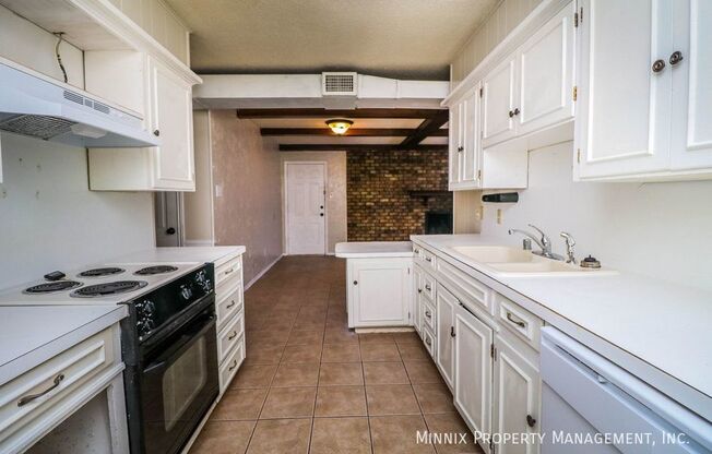 2 beds, 1 bath, 1,268 sqft, $800