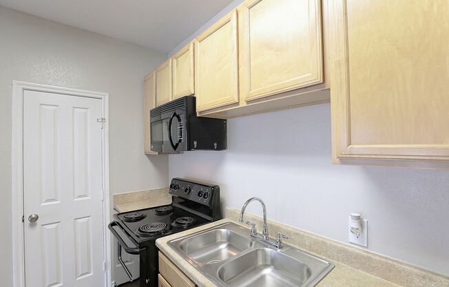 1 bed, 1 bath, 715 sqft, $1,051