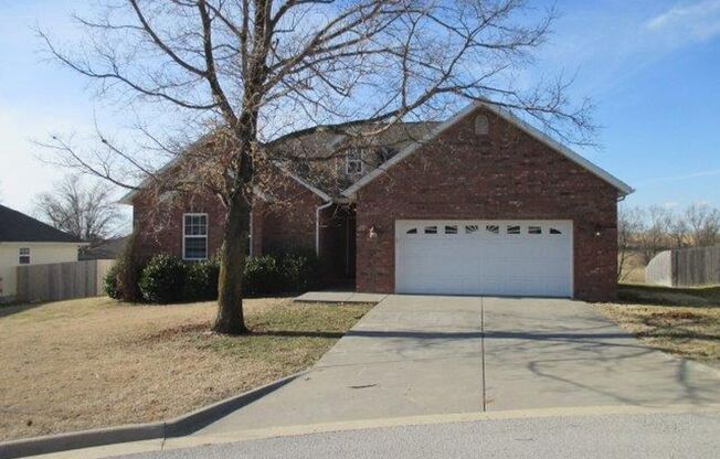 3 Bedroom Ozark Home in Wonderful Neighborhood!