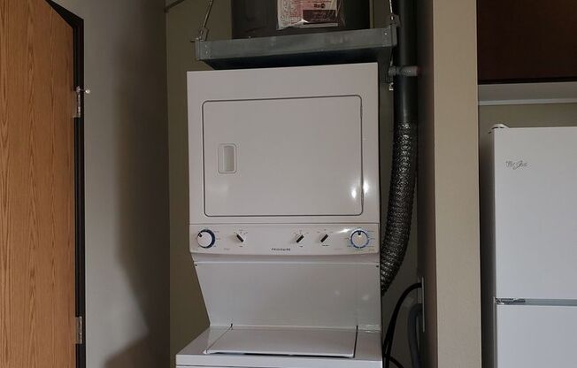 Studio, 1 bath, 460 sqft, $1,250, Unit 1-110E
