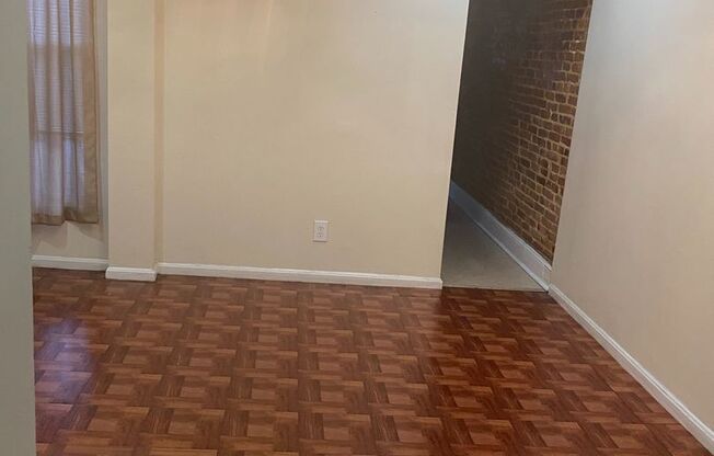 Spacious Rooms! W/D! Available Now!