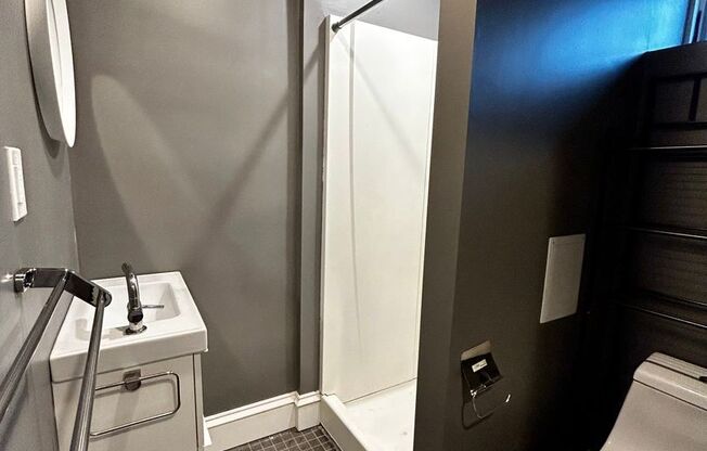 Studio, 1 bath, 11 sqft, $1,095, Unit 1