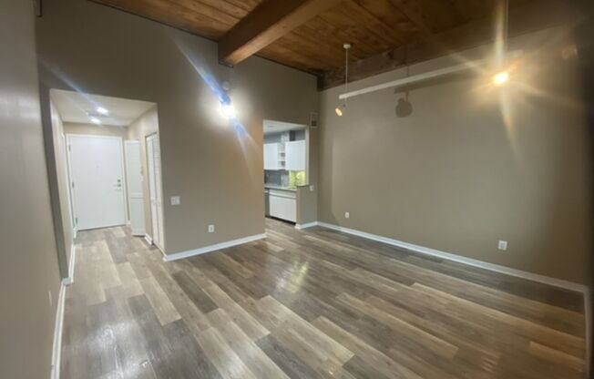 Gorgeous Canton Shipyard Studio w/ AC & Parking! Available 7/15