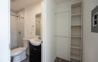 Studio, 1 bath, 200 sqft, $1,300, Unit 3/4