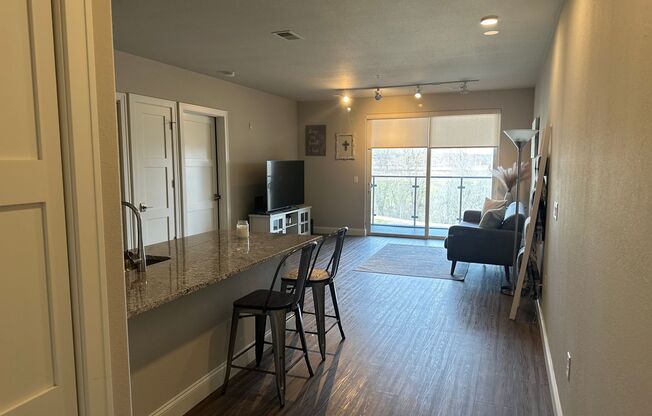 1 bed, 1 bath, 871 sqft, $1,600, Unit 232