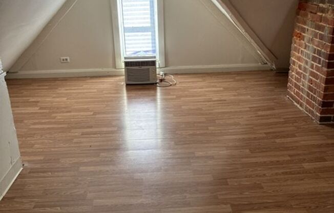 3 beds, 2.5 baths, 1,700 sqft, $1,650, Unit 1