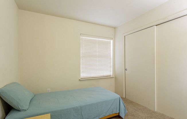 2 beds, 1 bath, $895, Unit 2 BR 1BA