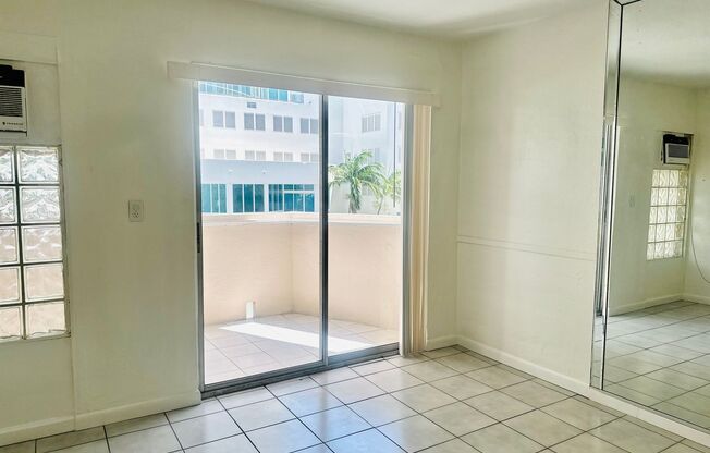 2 beds, 1 bath, $2,000, Unit 505-401