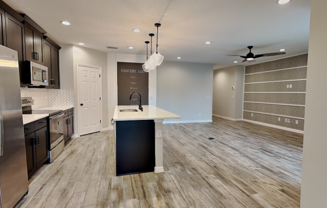 1245 CELERY OAKS LN