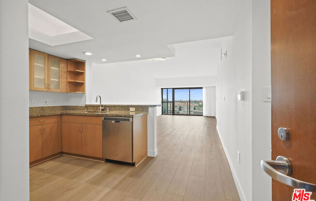 1 bed, 1.5 baths, 997 sqft, $4,450, Unit 610