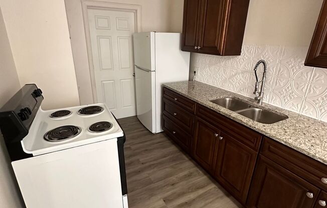 1 bed, 1 bath, $595