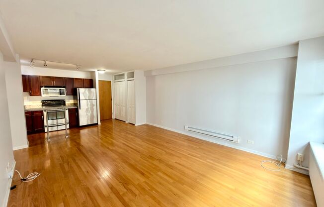 1 bed, 1 bath, 700 sqft, $1,825, Unit 418-1501