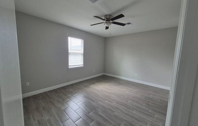 Newer 4 bedroom/3 bathroom in Poinciana!