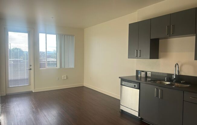 2 beds, 2 baths, 890 sqft, $2,565, Unit 252