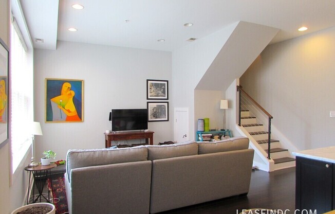 907 N Street NW