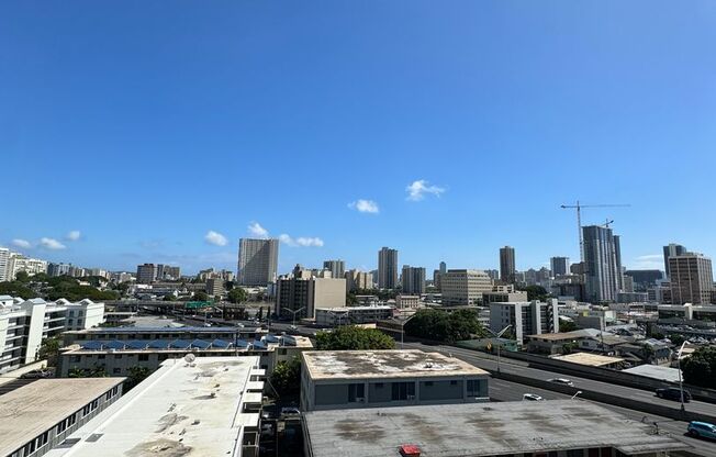 Cozy 1 bed 1 bath with covered, reserved parking in Makiki