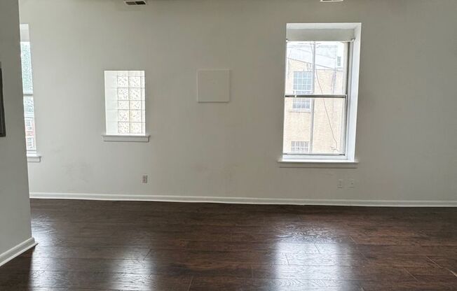 Studio, 1 bath, 600 sqft, $1,050, Unit 308