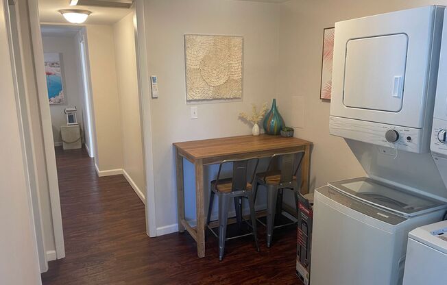 3 beds, 1 bath, $2,500, Unit Unit 2